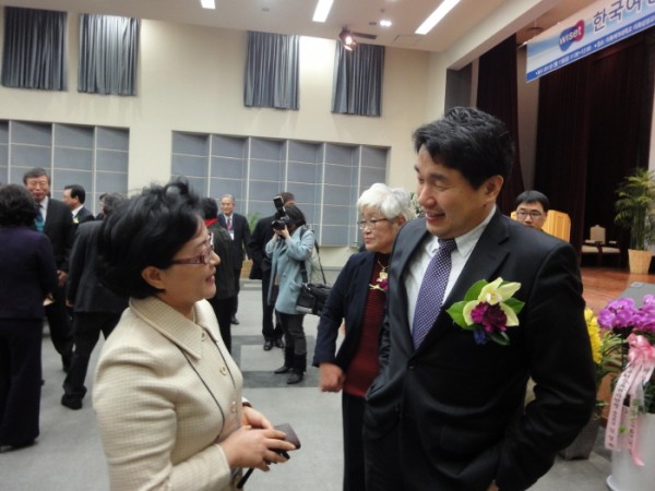 이주호 교육과학기술부 장관님과 함께 한국여성과학기술인지원센터 개원식에서