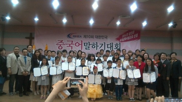 제10회 중국어말하기대회수상자들과 함께