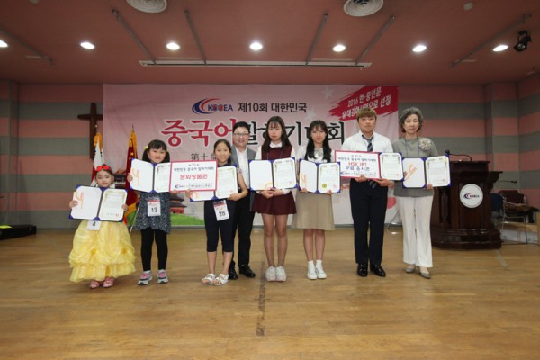 은상 시상자 홍길윤이사님과 함께